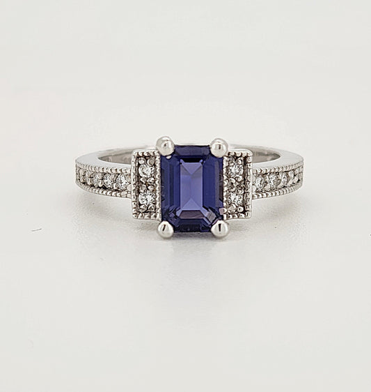 Bague en or blanc 18k sertie d'une iolite