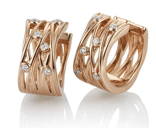 Magnifiques anneaux de type huggies pour femme en or jaune 14 Karats sertie d'un total de 15 points de diamants